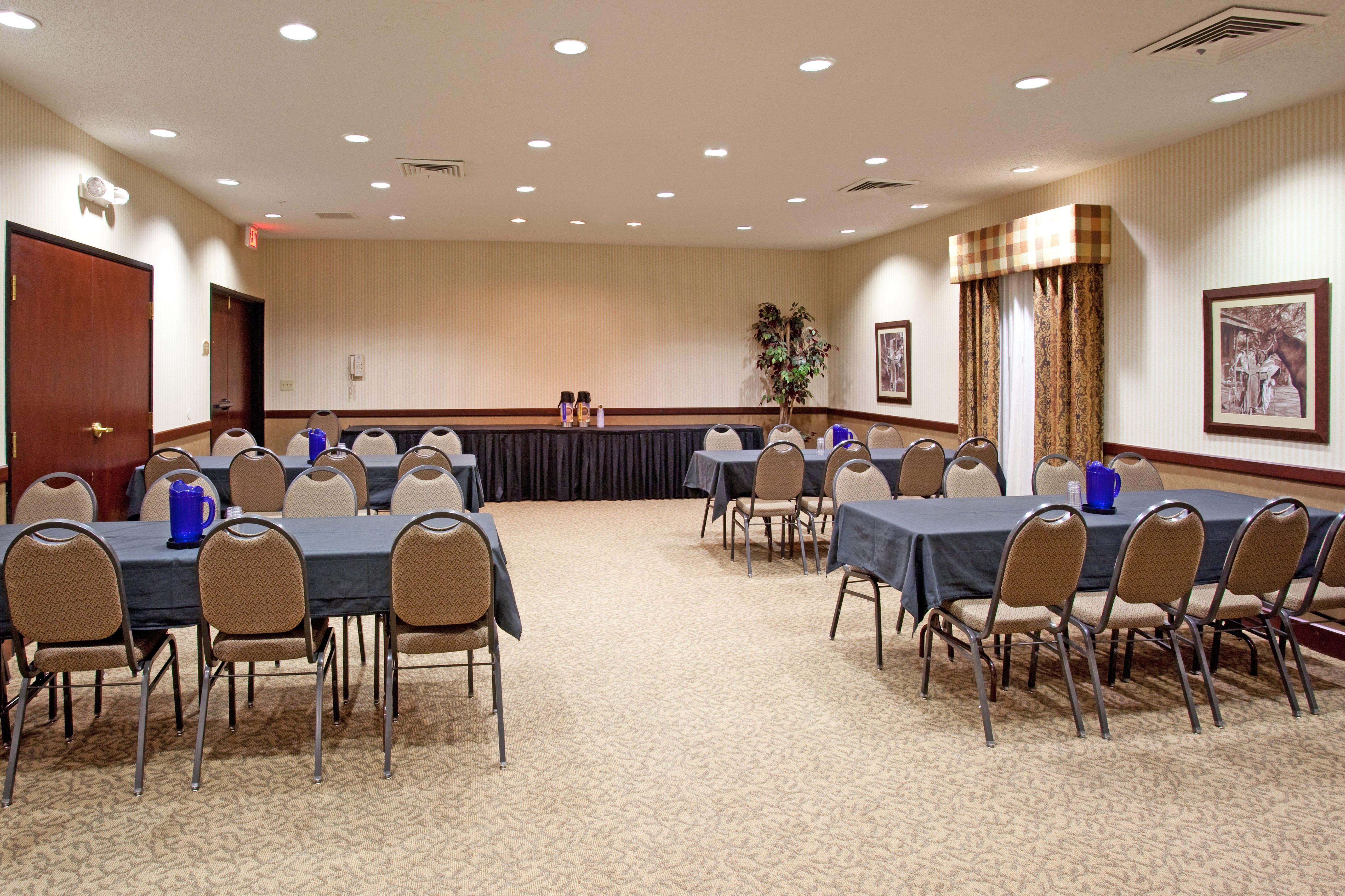 Country Inn And Suites By Radisson Garden City Ks Buitenkant foto