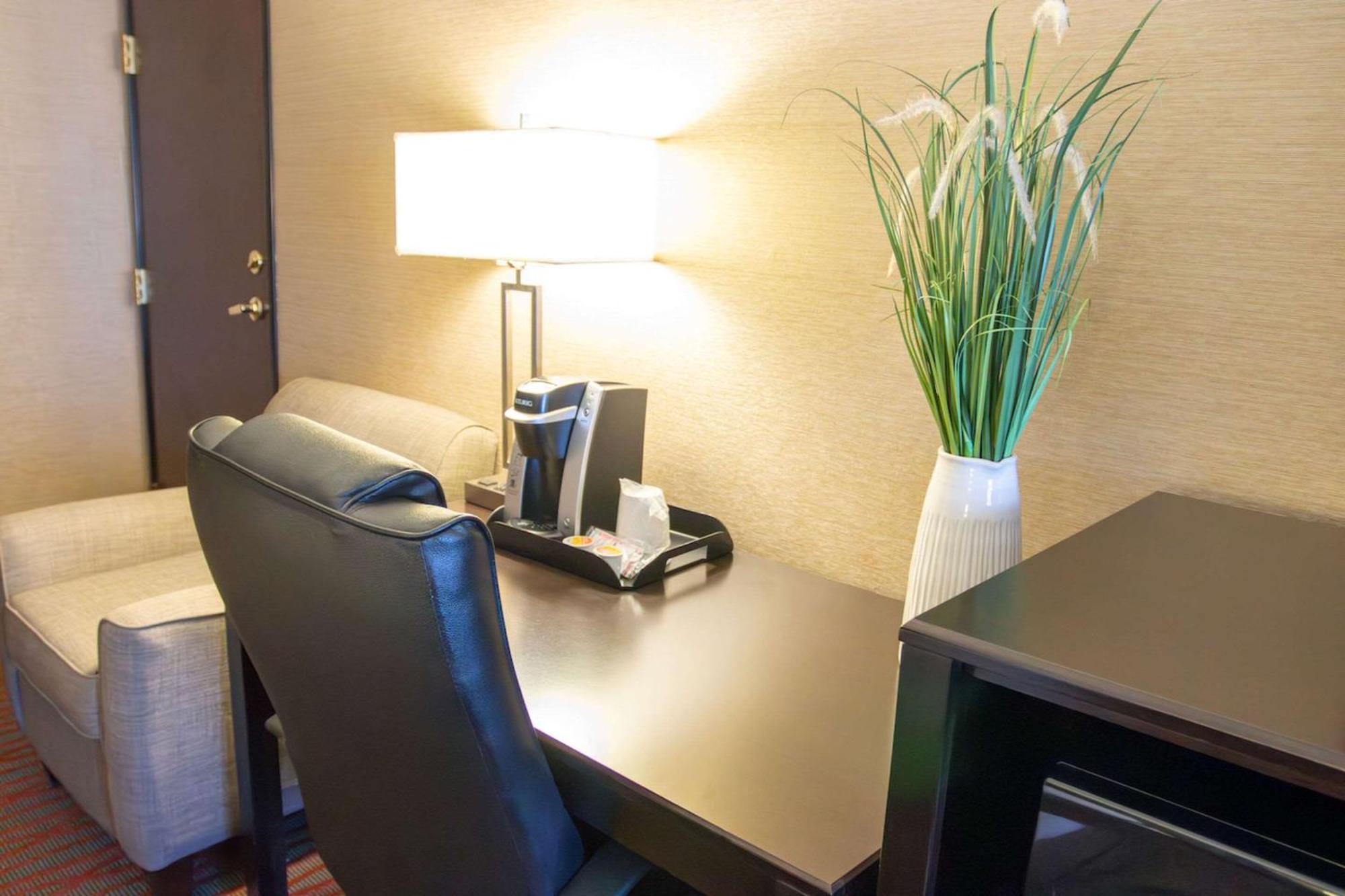 Country Inn And Suites By Radisson Garden City Ks Buitenkant foto