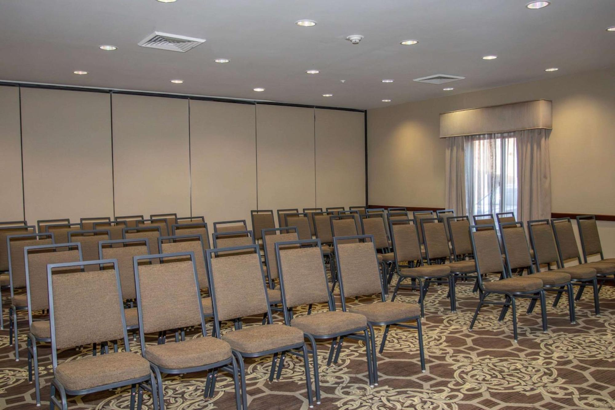 Country Inn And Suites By Radisson Garden City Ks Buitenkant foto
