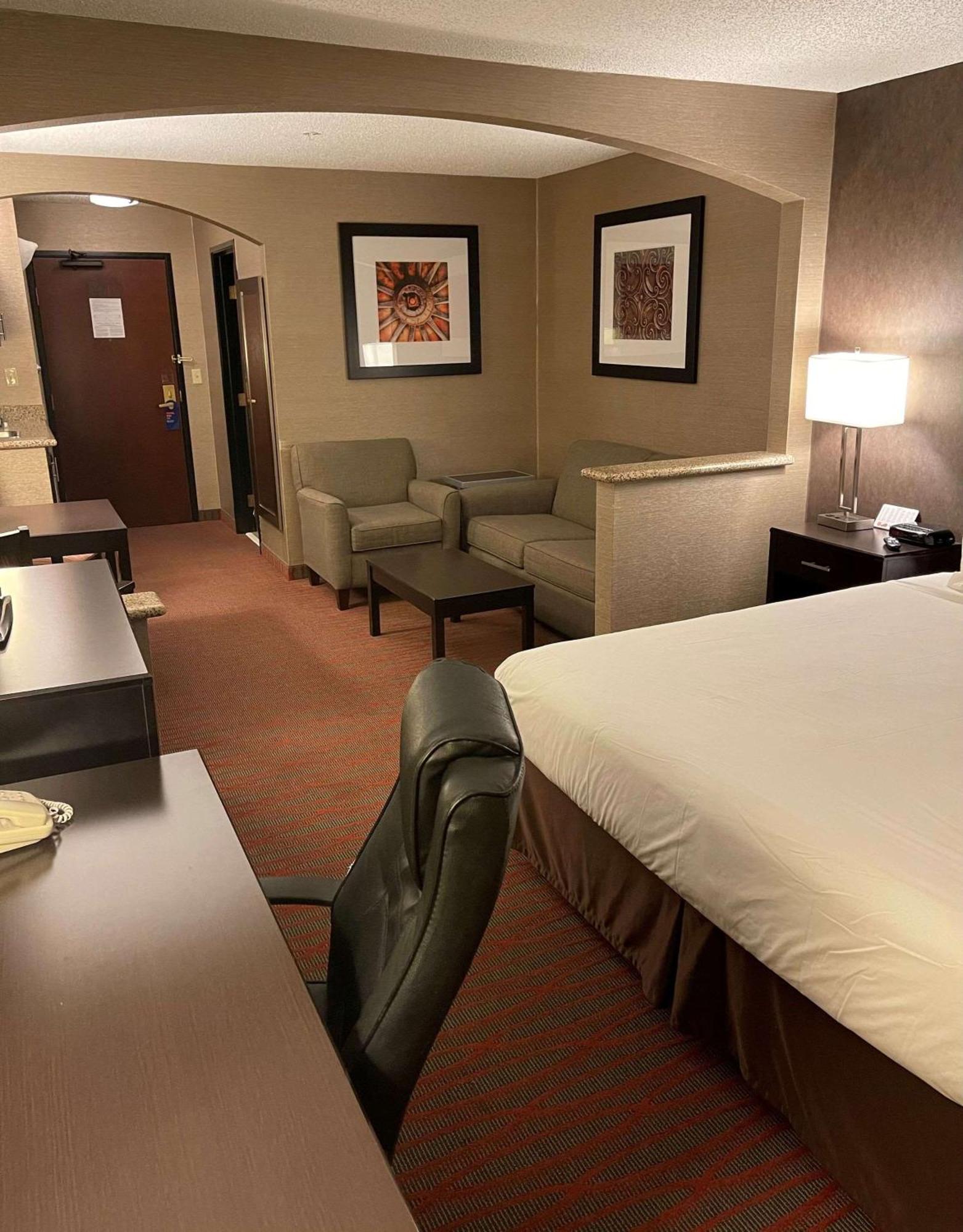 Country Inn And Suites By Radisson Garden City Ks Buitenkant foto