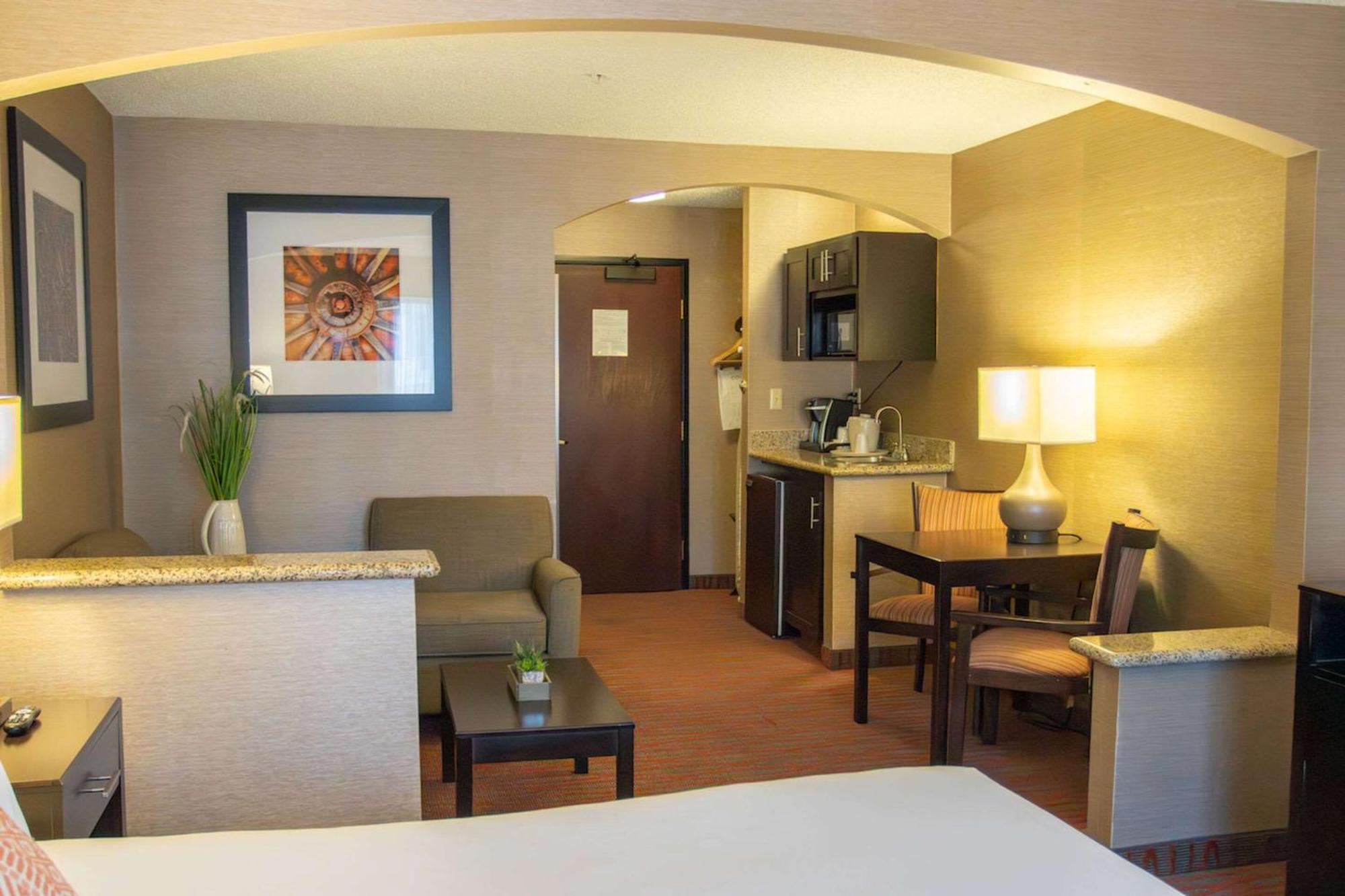 Country Inn And Suites By Radisson Garden City Ks Buitenkant foto
